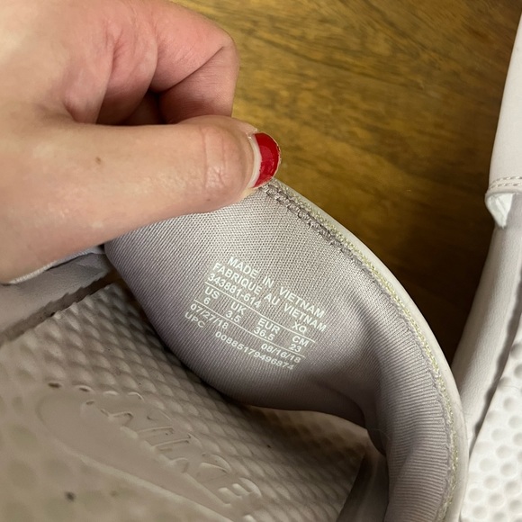 Light Purple Nike Slides - Picture 2 of 4